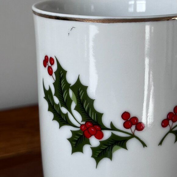 Vintage Porcelain Christmas Holly Mug Made in Japan Pedestal Cup Gold Trim - Picture 9 of 9